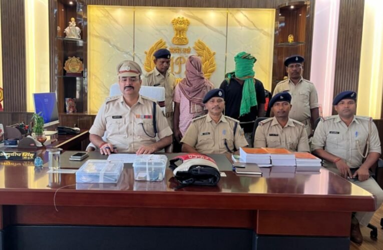 पाकुड़ में राशन दुकान में लूट की कोशिश के मामले में दो और गिरफ्तार, हथियार व बाइक बरामद