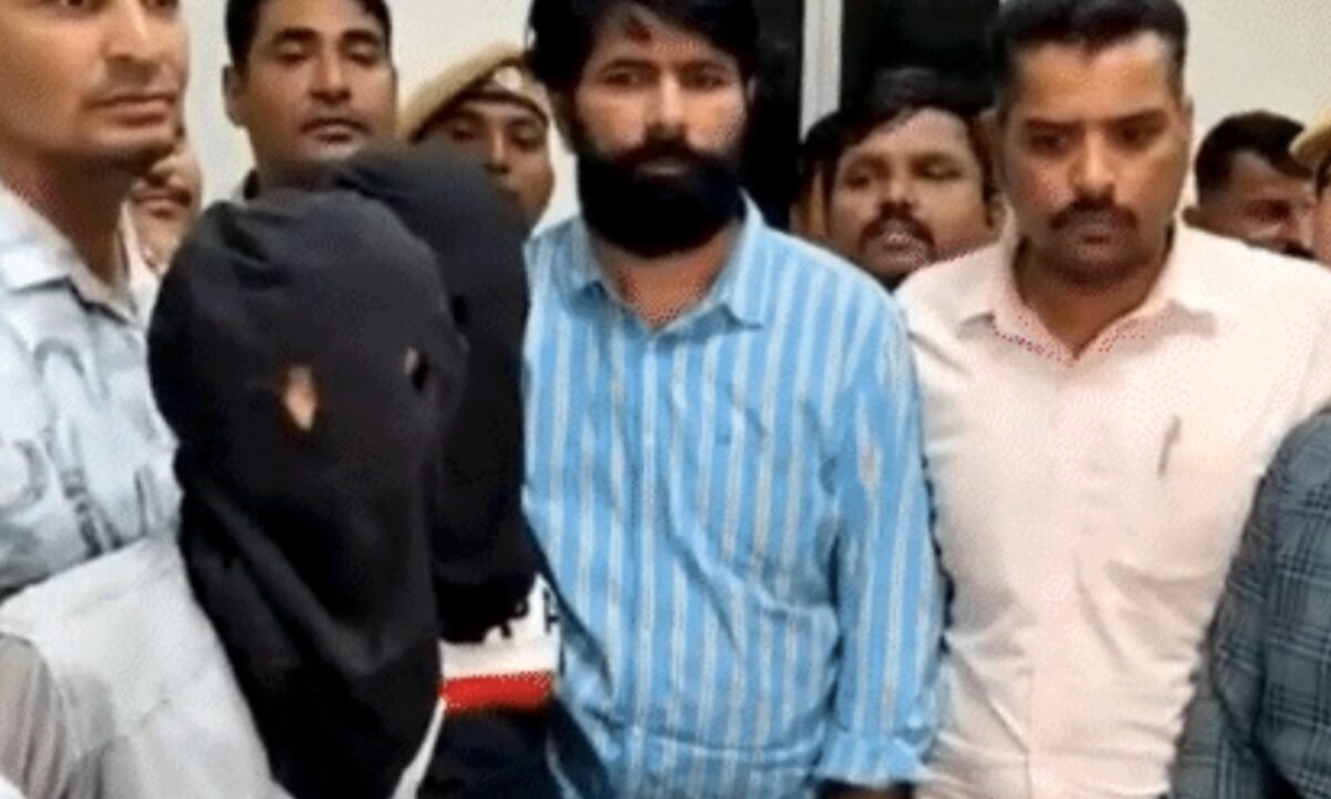 all-three-accused-tiger-shroffs-car