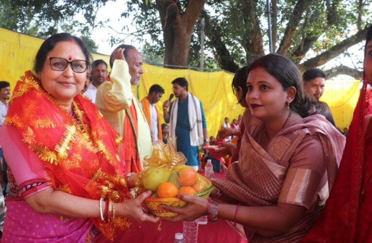 सिमडेगा के तामड़ा में 401 कन्याओं का सामूहिक पूजन, उपायुक्त कंचन सिंह हुईं शामिल