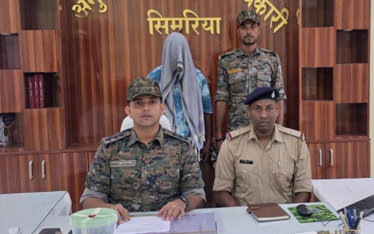 police-arrest-youth-10756-kg-opium