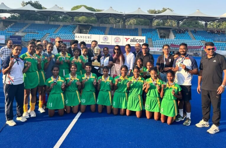 sister-emma-gives-national-championship-gift