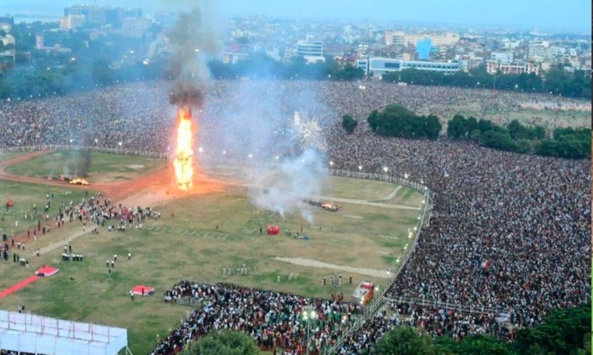 stampede-like-situation-burning-ravana-masaurhi
