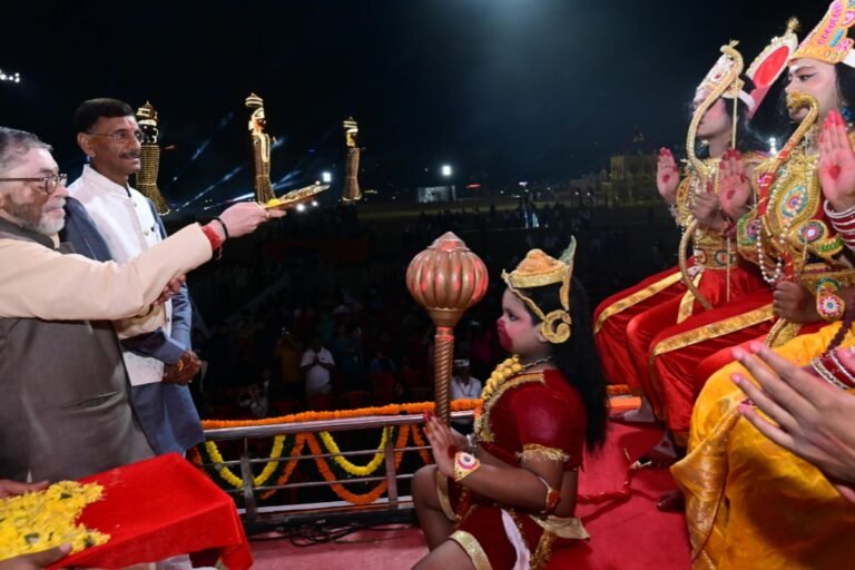 रांची के मोरहाबादी मैदान में धूमधाम से हुआ रावण दहन, राज्यपाल संतोष गंगवार समेत कई गणमान्य लोग रहे मौजूद