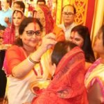 सिमडेगा में उपायुक्त कंचन सिंह ने महिलाओं के साथ खेला सिंदूर, मां दुर्गा से मांगी सुख-समृद्धि की कामना deputy-commissioner-kanchan-singh-plays-sindoor