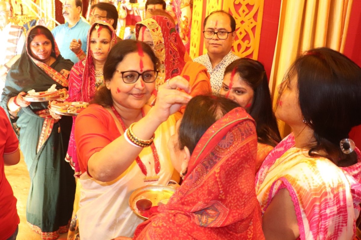 deputy-commissioner-kanchan-singh-plays-sindoor
