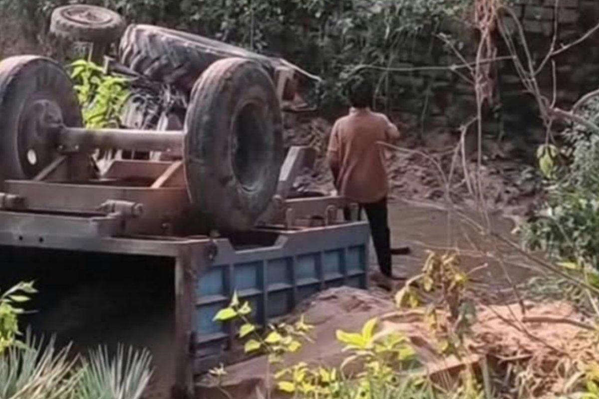 sand-laden-tractor-falls-drain-near