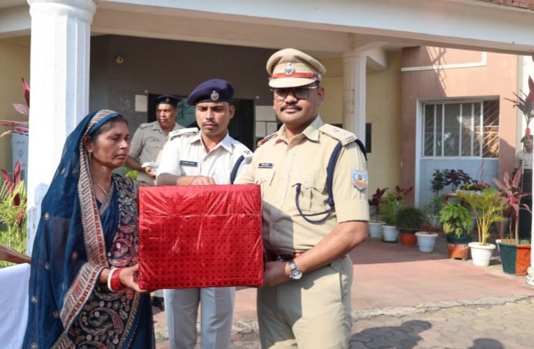 tributes-paid-martyred-jawans-police-commemoration