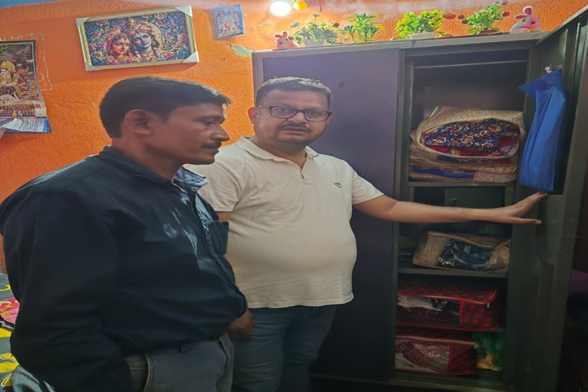 lakhs-stolen-jewellery-worth-rs-12