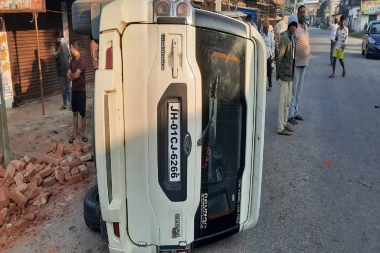 रांची: ठाकुरगांव में तेज रफ्तार स्कॉर्पियो की चपेट में आई 14 वर्षीय छात्रा, दाहिना पैर कटकर हुआ अलग