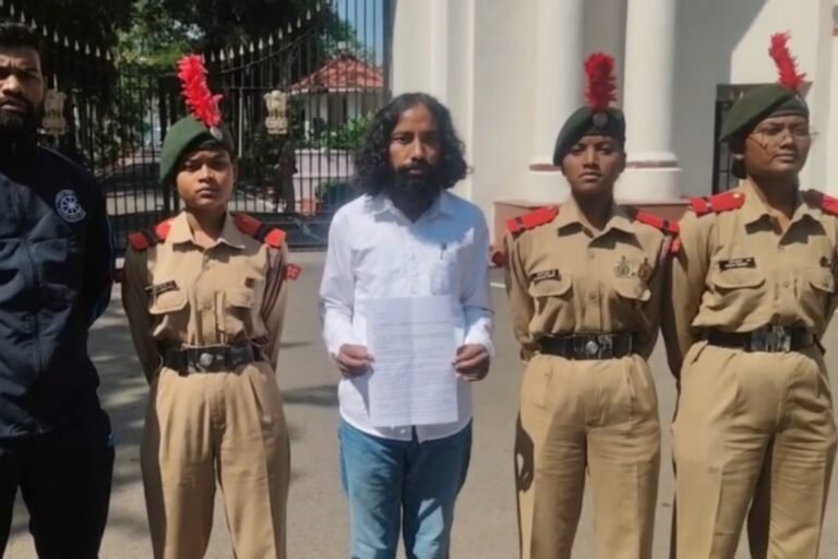 पीपीके कॉलेज की एनसीसी यूनिट बहाल करने की मांग, राज्यपाल से मिले देवेंद्रनाथ महतो