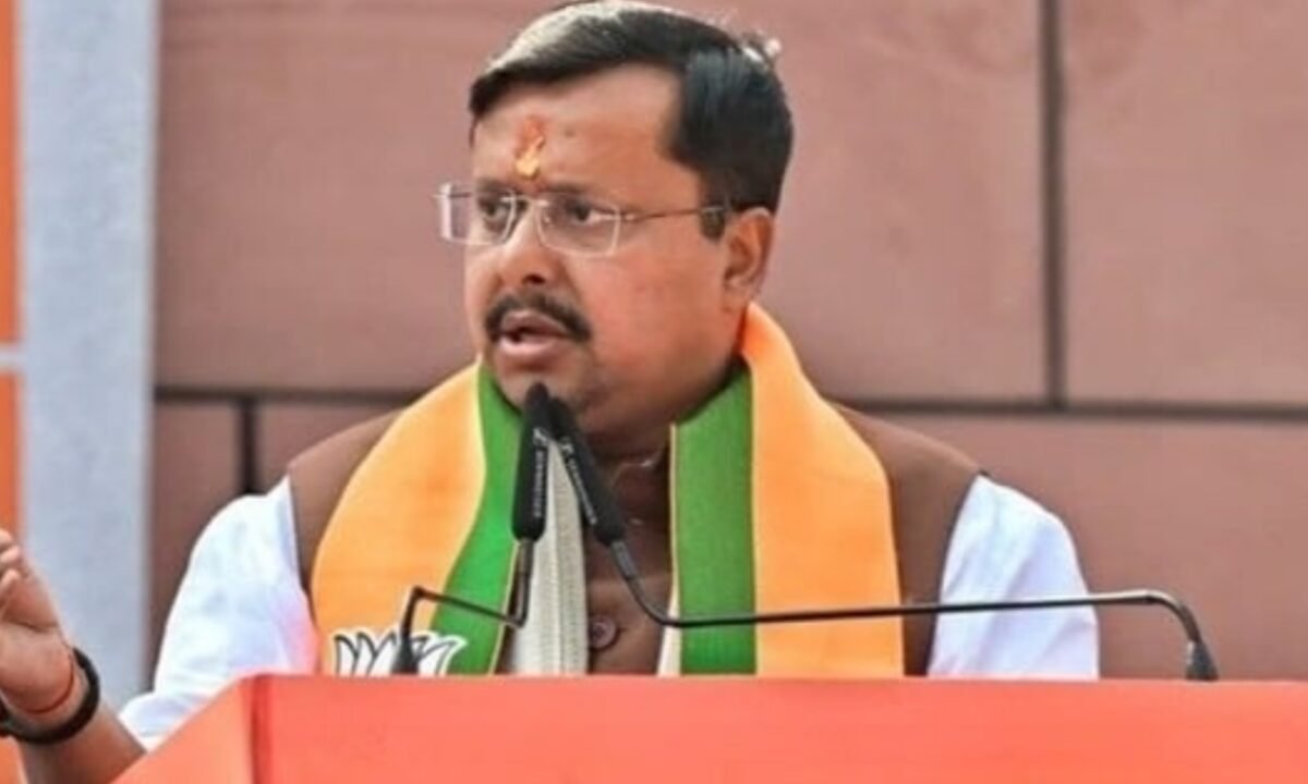 bjp-national-president-nitin-naveen-arrive