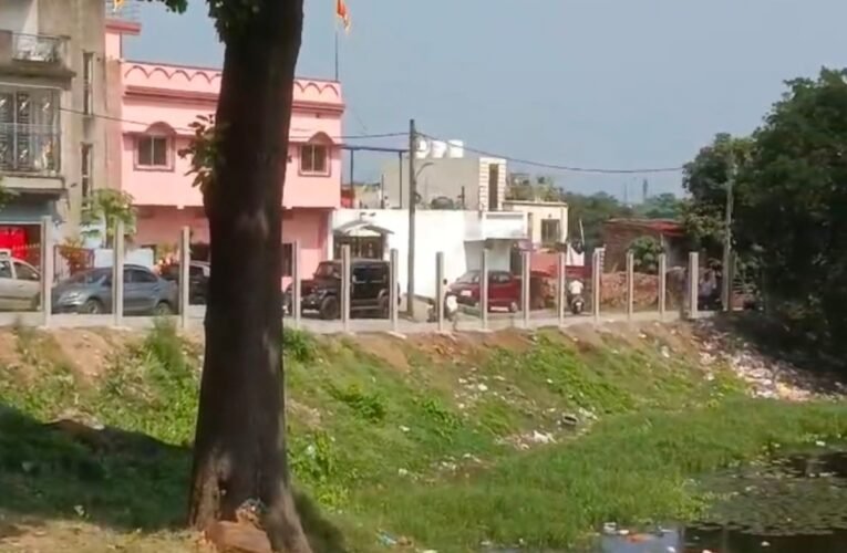 jamshedpur-protest-against-road-blockade-near
