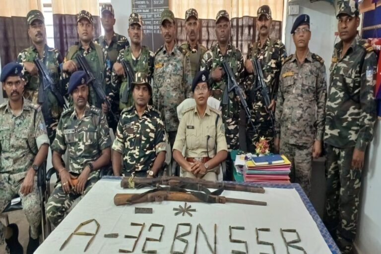 लातेहार के जंगलों में सुरक्षा बलों का सर्च ऑपरेशन, .303 राइफल और 72 कारतूस बरामद