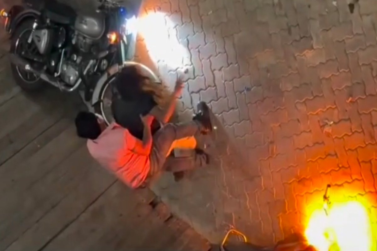 bike-catches-fire-jamshedpurs-death-well