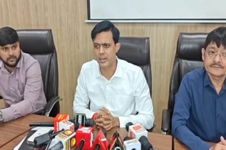 छठ पूजा की तैयारियों को लेकर रांची नगर निगम में बैठक, घाटों की सफाई और लाइटिंग पर जोर