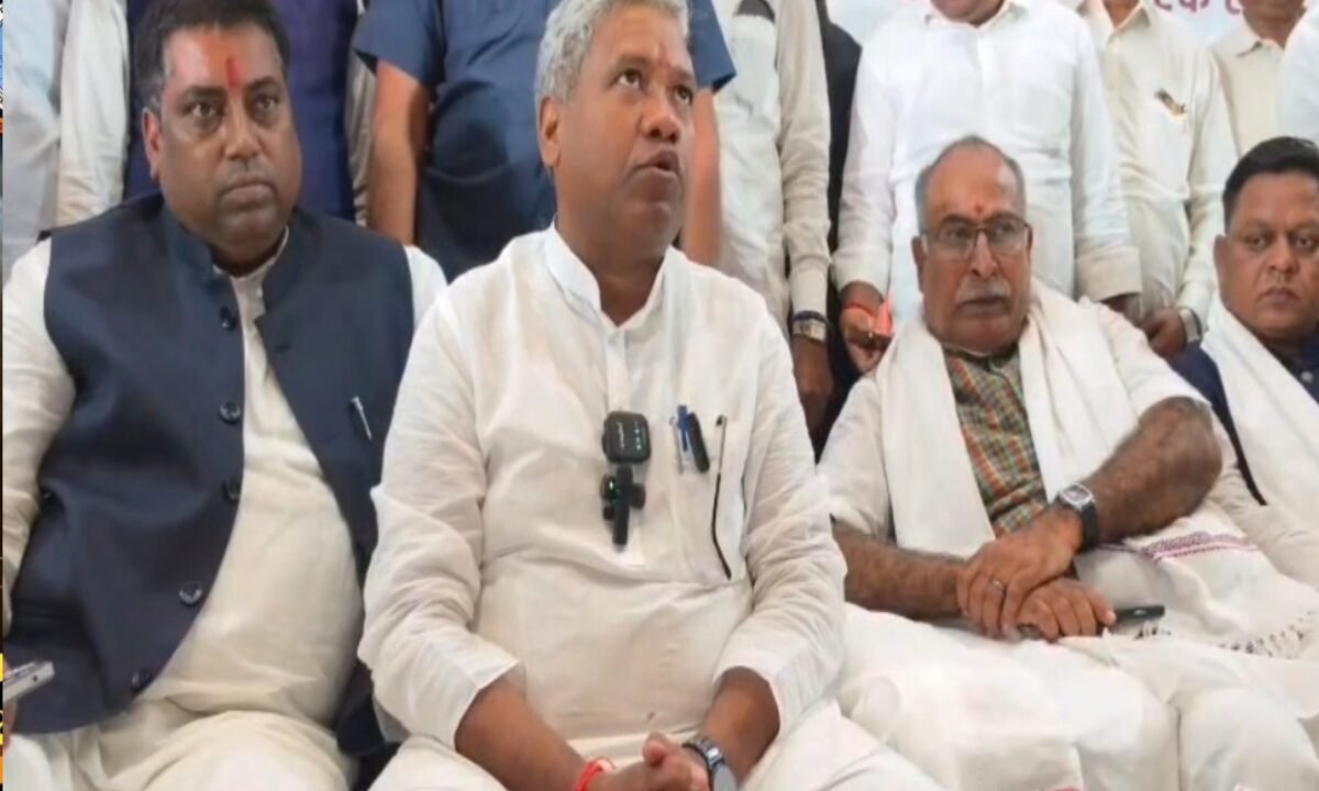 demanding-apology-kharge-santosh-sumans-attack
