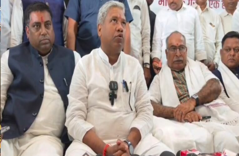 demanding-apology-kharge-santosh-sumans-attack