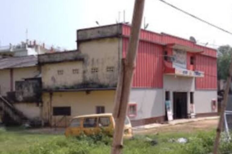डिजिटल क्रांति में खो गई सिमडेगा के मनोरंजन की दुनिया, खंडहर बना राज टॉकीज