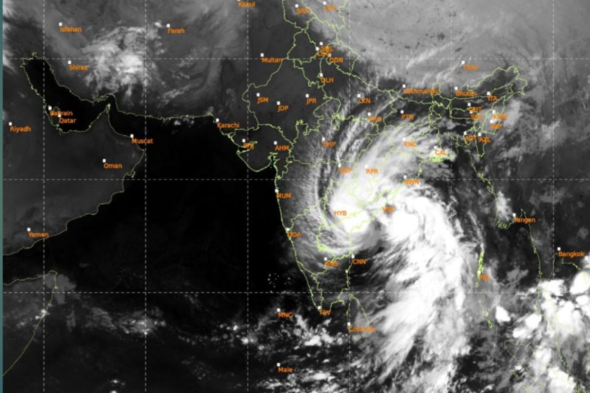 cyclone-arnab-near-andhra-pradesh-coast