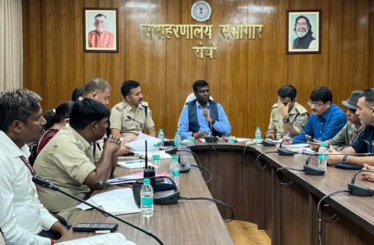 छठ घाटों पर 14 से 16 नवंबर तक तैराकी पर रोक की अपील, सुरक्षा व्यवस्था दुरुस्त करने का निर्देश