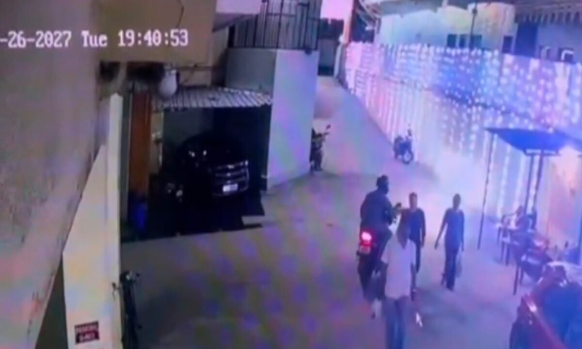 womans-gold-chain-snatched-apartment-dhanbad