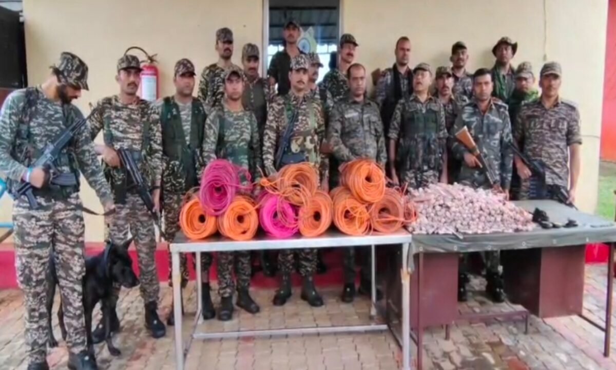 police-crpf-search-operation-giridih-huge