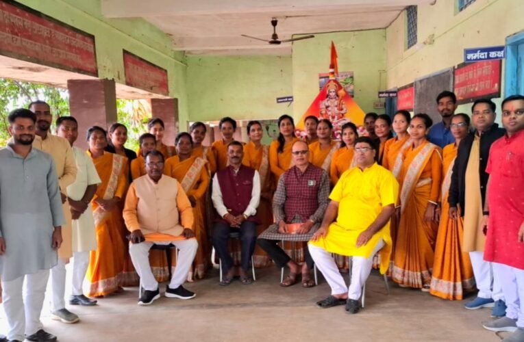 सरस्वती शिशु विद्या मंदिर सलडेगा में प्रांत शिक्षा प्रमुख सुभाष चंद्र दुबे ने आचार्यों को दिया मार्गदर्शन