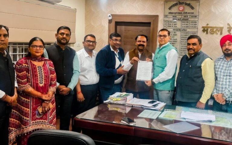 रांची रेलवे स्टेशन के पुनर्विकास के दौरान नामकुम और पिस्का में ट्रेनों के ठहराव का सुझाव, चैंबर ने डीआरएम से की मुलाकात